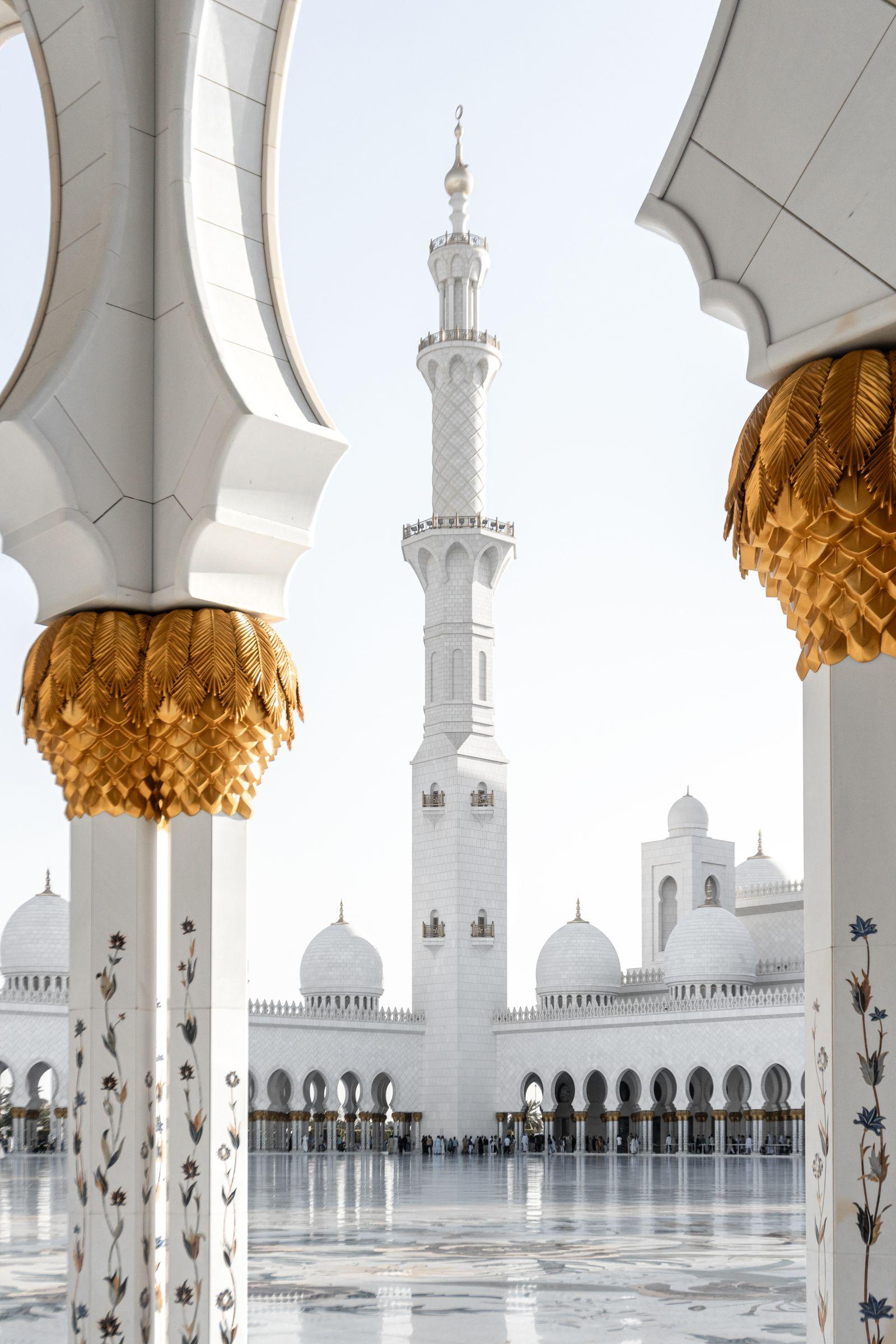 Sheikh Zayed Grand Mosque courtyard