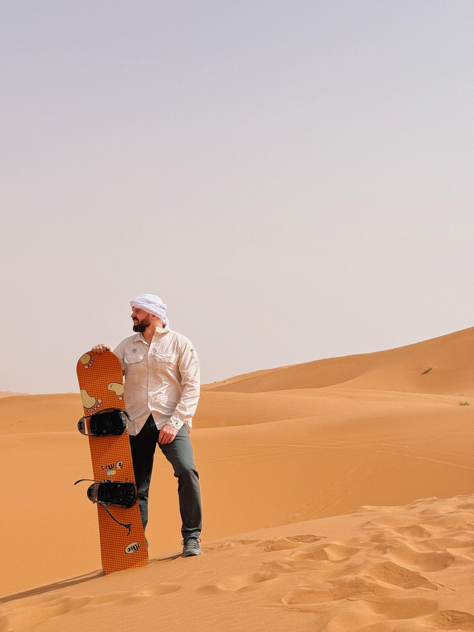 Sandboard on the Dubai dunes